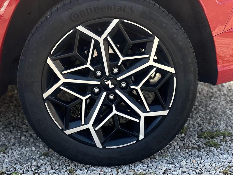 Hyundai Tucson (2023) 1.6 T-GDI N-Line - fotka 17 z 23