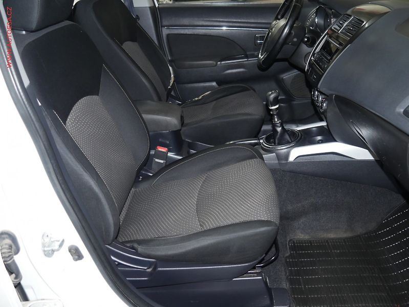 Mitsubishi ASX (2014) 1.8 Di-D 4x4, ČR, AC, tempo - fotka 12 z 20