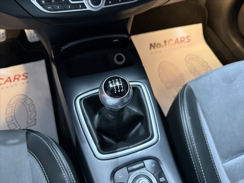 Renault Laguna 2,0   DCi GT 4CONTROL BI-XEN - fotka 17 z 42