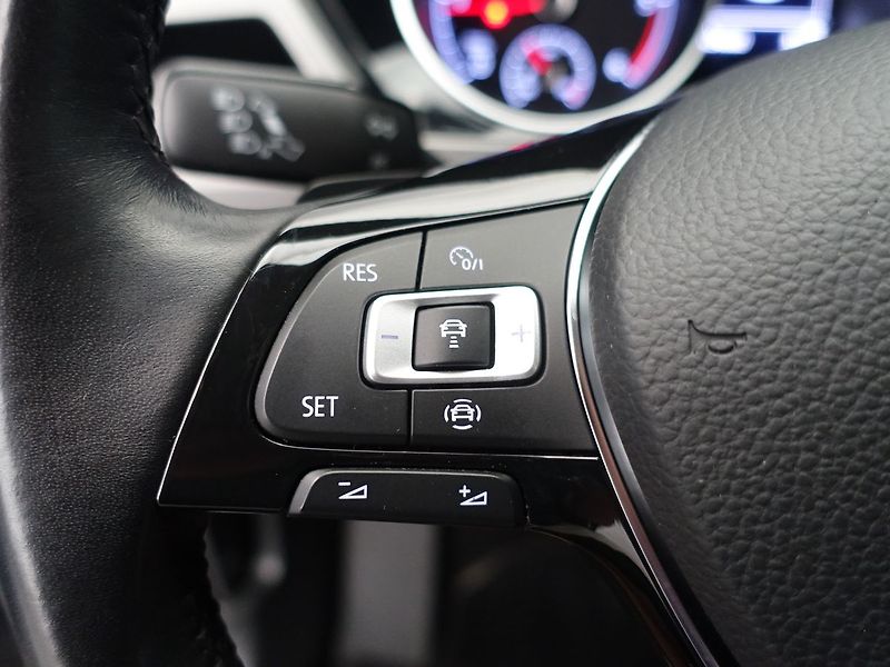 Volkswagen Touran 2.0 TDi, DSG, LED SVĚTLA - fotka 19 z 36