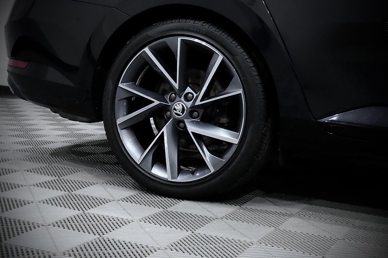 Škoda Superb 2.0 TSI 162 kW DSG Sportline - fotka 9 z 50