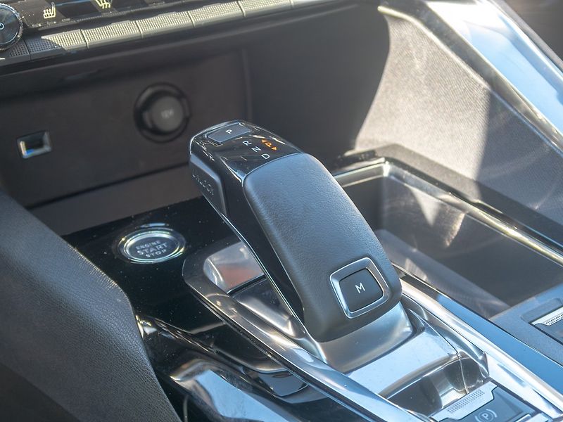 Peugeot 3008 (2021) ČR 1.2T 96KW LED – CEBIA - fotka 34 z 57