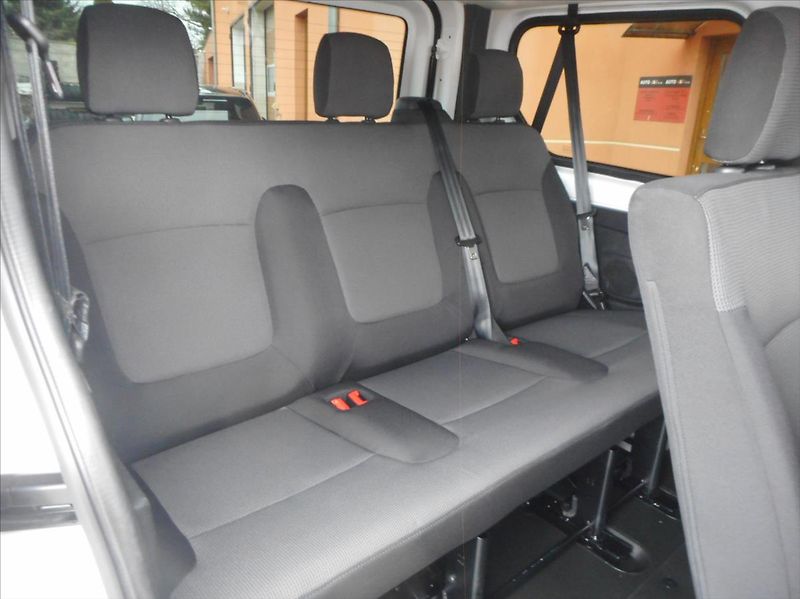 Renault Trafic 2,0 DCi 9 MÍST - fotka 20 z 23