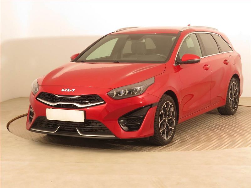 Kia Ceed (2022) GT Line 1.5 T-GDI, Serv.kniha - fotka 2 z 17