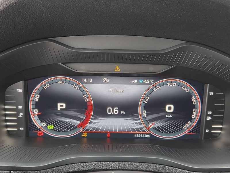 Škoda Karoq Sportline 1.5 TSI DSG tažné - fotka 22 z 45