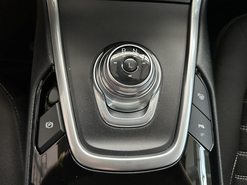 Ford Galaxy Titanium 2.5i HEV 190k aut. - fotka 24 z 33