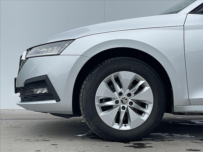 Škoda Octavia 2,0 TDI Combi Ambition Plus - fotka 20 z 23