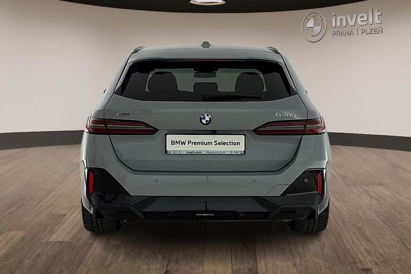 BMW Řada 5 540d xDrive Touring - fotka 4 z 24