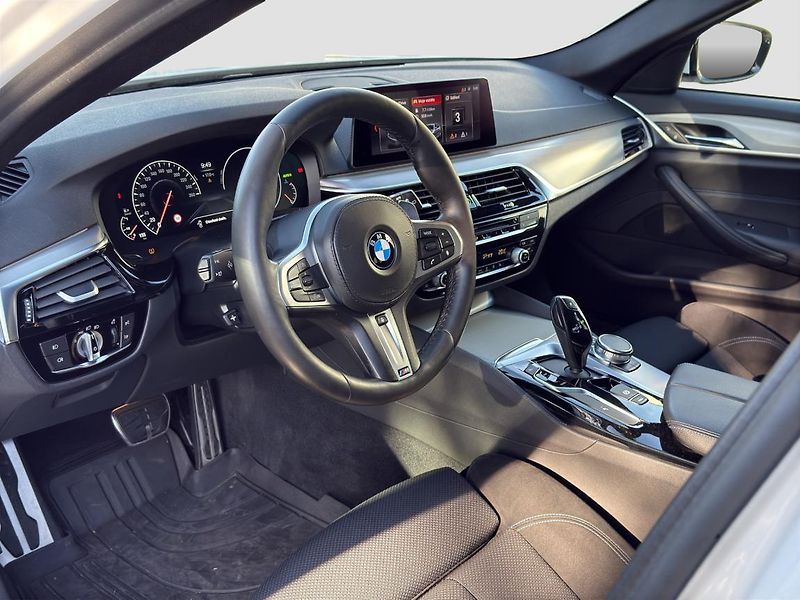 BMW Řada 5 520d xDrive Touring - fotka 9 z 18