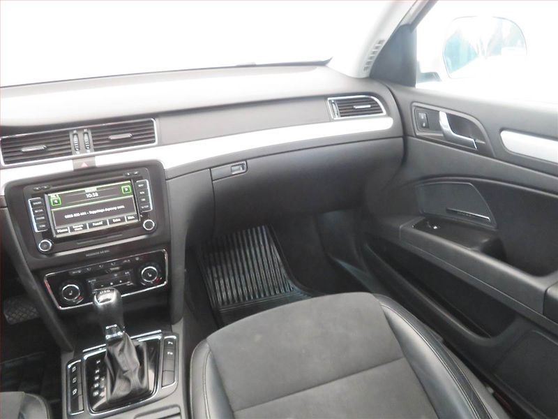 Škoda Superb (2013) Elegance 2.0 TDI, 4X4 - fotka 8 z 16