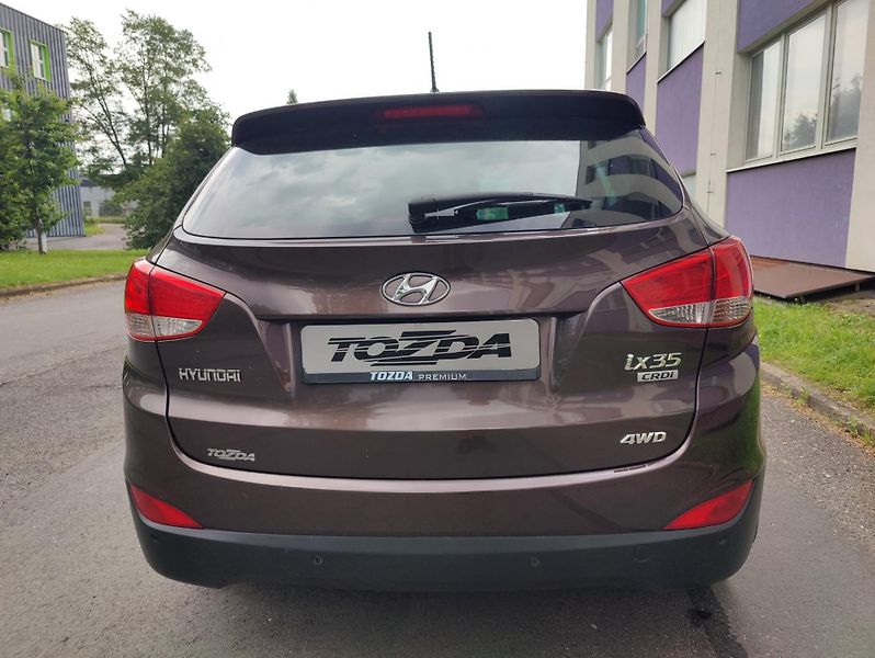 Hyundai ix35 2,0 CRDi 4WD + pneu  - fotka 4 z 25