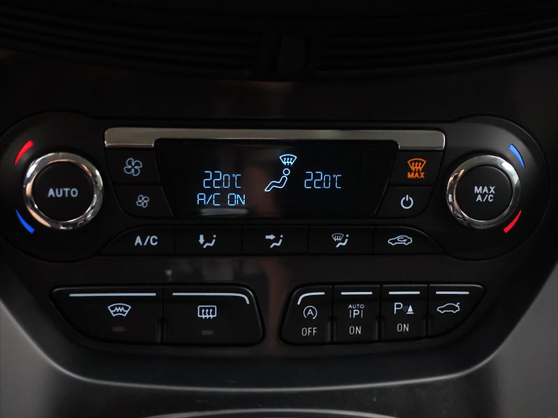 Ford Kuga 2,0 TDCi 132 kW 4x4 - fotka 19 z 28