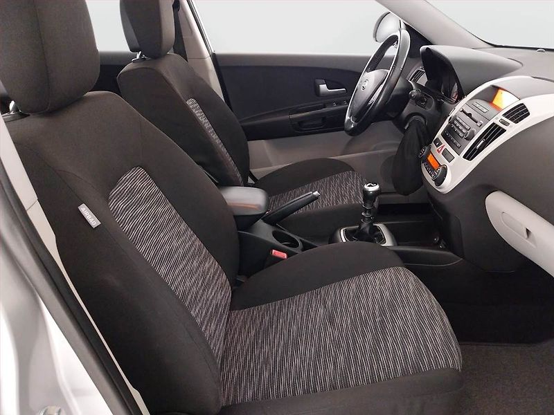 Kia Ceed (2007) 1.6 i, nová STK, jezdí dobře - fotka 9 z 16