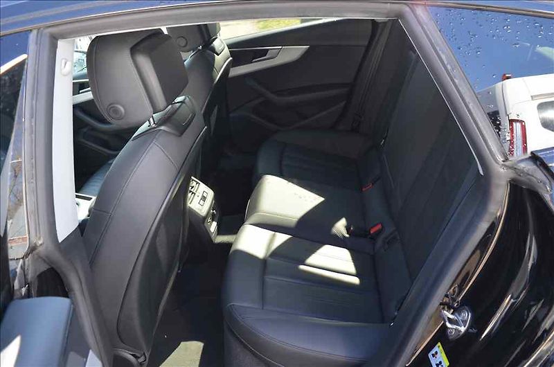 Audi A5 (2021) SPORTBACK 2,0 TDI AT - fotka 17 z 21
