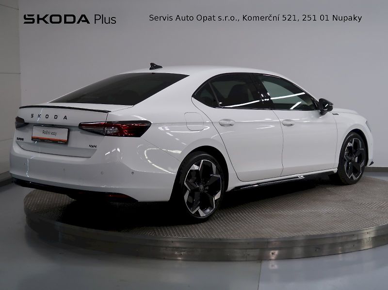 Škoda Superb (2026) SPORTLINE 2.0TDI 142KW 4x4 DSG - fotka 2 z 48
