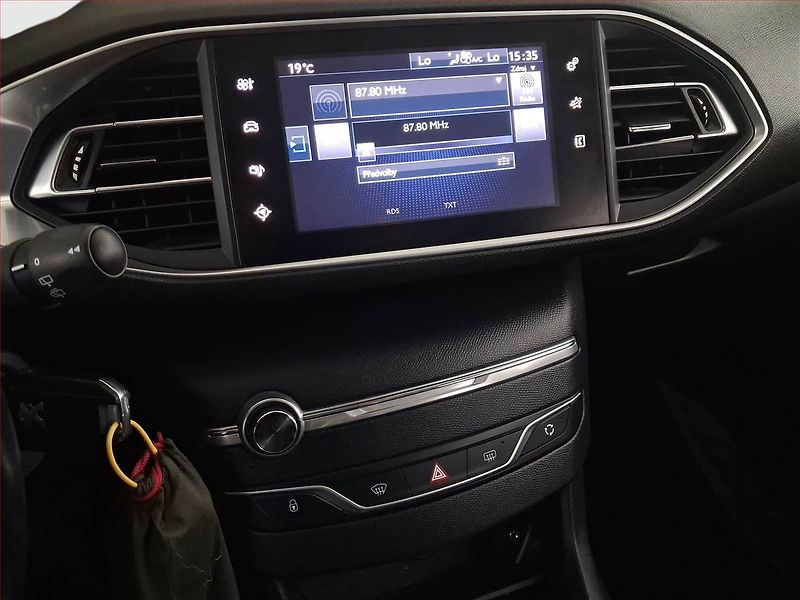 Peugeot 308 (2016) 1.2 e-THP, Navi, Tempomat - fotka 12 z 16