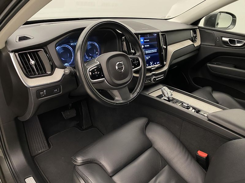 Volvo XC60 B4 AWD INSCRIPTION AUT  - fotka 4 z 50