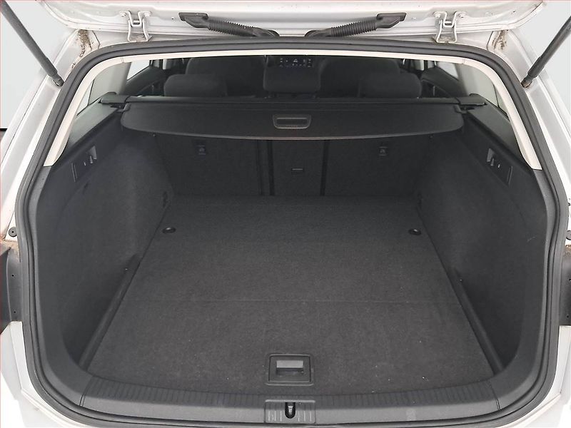 Volkswagen Golf (2018) 1.0 TSI, Tempomat - fotka 13 z 20
