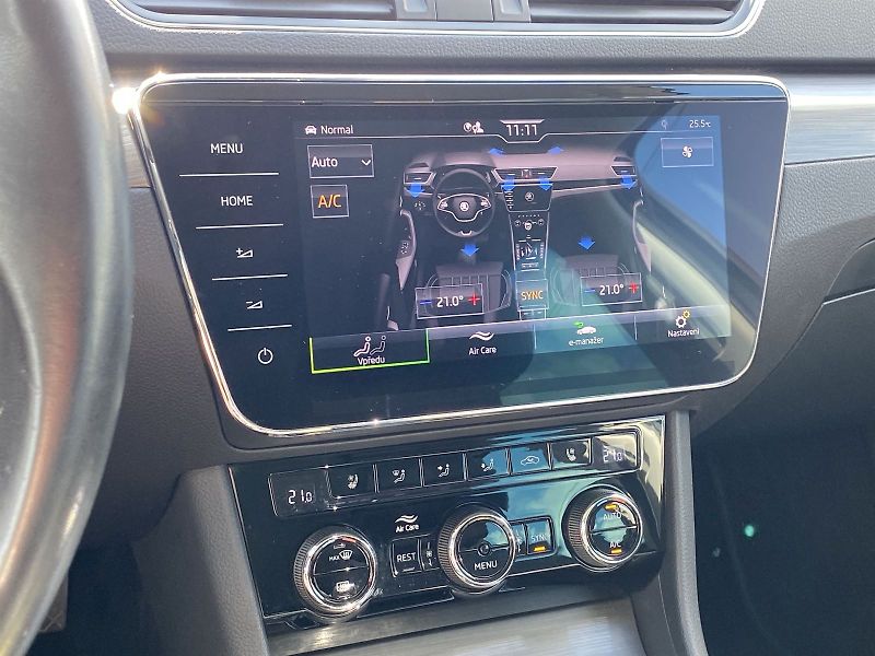 Škoda Superb (2021) Combi 1.4 TSI iV DSG Style - fotka 23 z 36