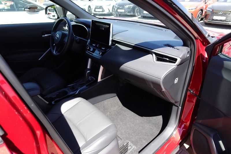 Toyota Corolla Cross 2,0 HEV Executive (bi-tone) 4x - fotka 12 z 34