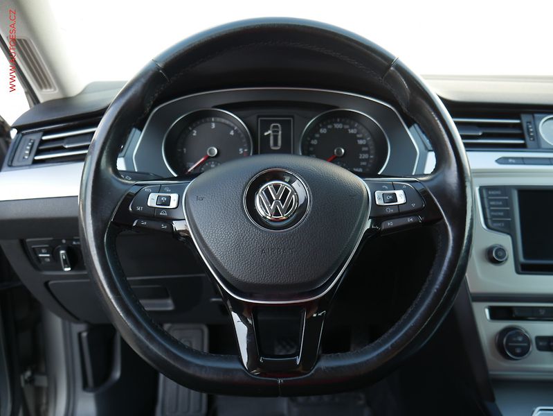 Volkswagen Passat (2017) 2.0 TDi, 1.maj, Comfortline - fotka 17 z 19