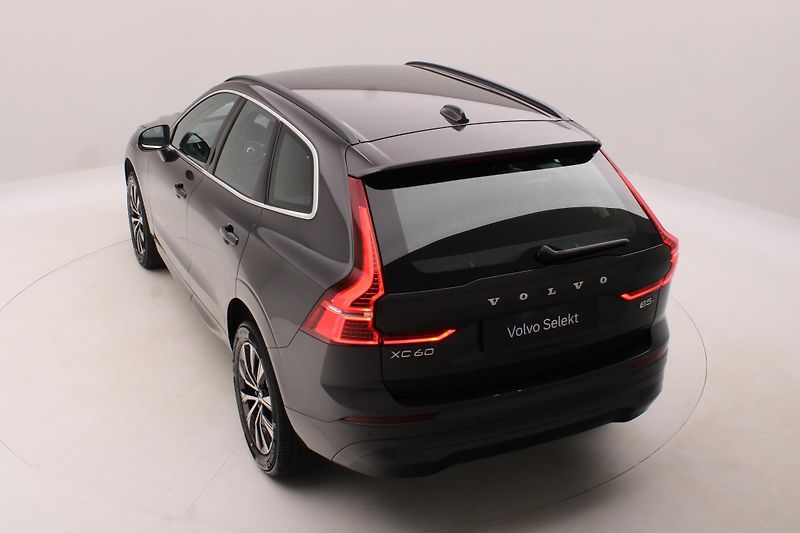 Volvo XC60 B5 AWD CORE AUT REZERVACE - fotka 18 z 52