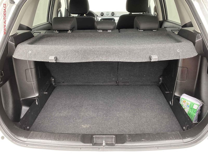 Suzuki Vitara (2018) 1.6 VVT, 2.maj,ČR, AC, temo - fotka 7 z 18