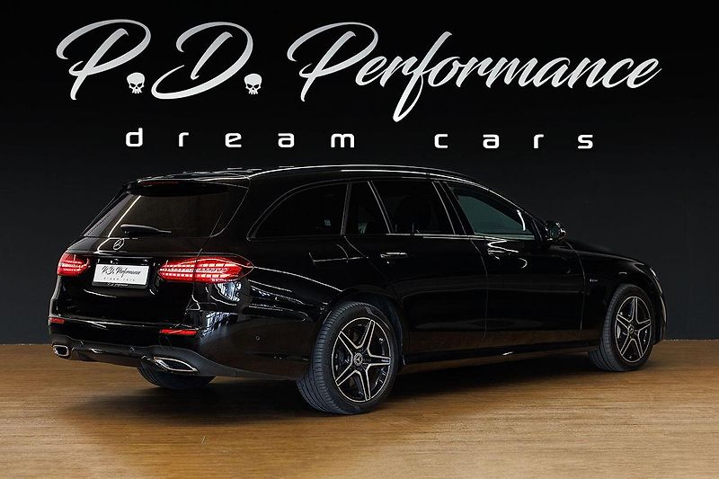 Mercedes-Benz Třídy E (2021) E 300 de T 4Matic AMG Line - fotka 8 z 39