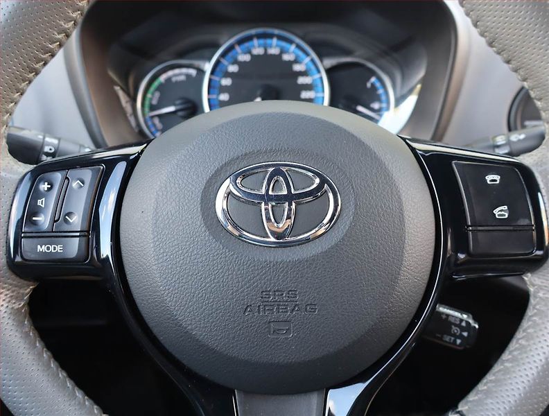 Toyota Yaris (2017) 1.5 Hybrid, Automat - fotka 18 z 19