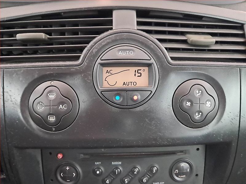 Renault Scénic (2004) 1.6 16V, Serv.kniha, po STK - fotka 13 z 16