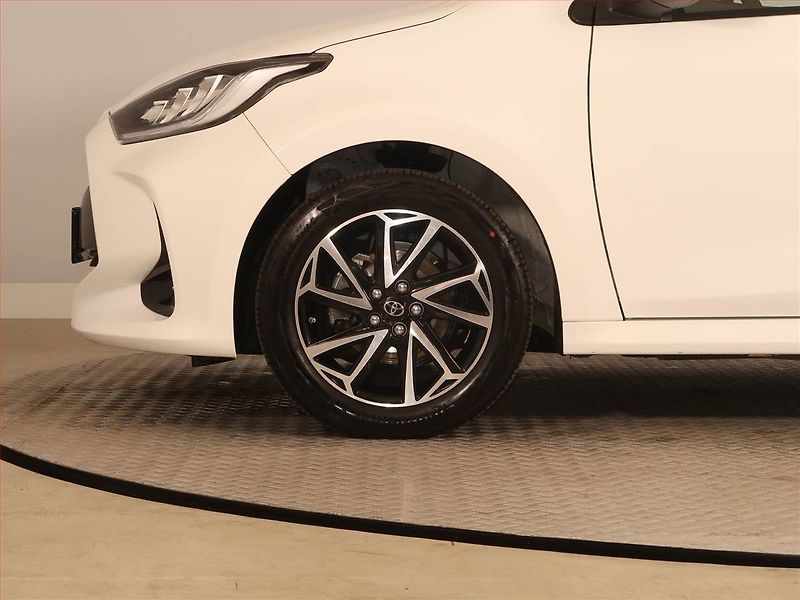 Toyota Yaris (2023) 1.5 VVT-i, Serv.kniha - fotka 14 z 17