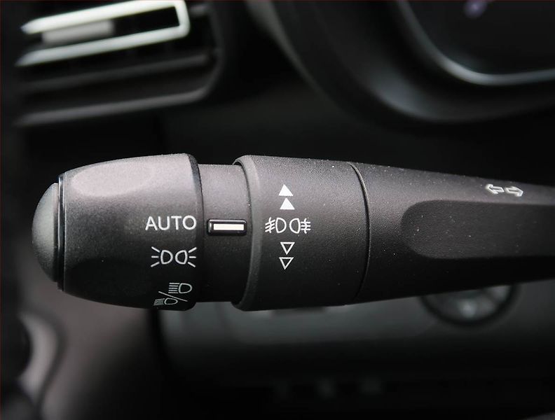 Citroën Berlingo (2018) Shine 1.5 BlueHDi, 5Míst, ČR - fotka 17 z 21