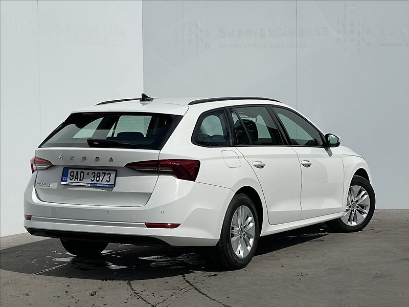 Škoda Octavia 2,0 TDI DSG Ambition Plus LED - fotka 3 z 22