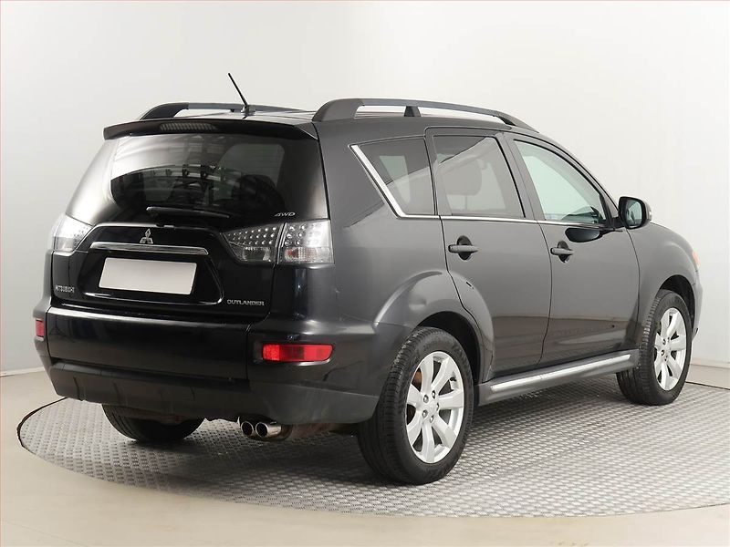 Mitsubishi Outlander (2012) 2.2 DI-D, 4X4, 7 míst, ČR - fotka 5 z 15