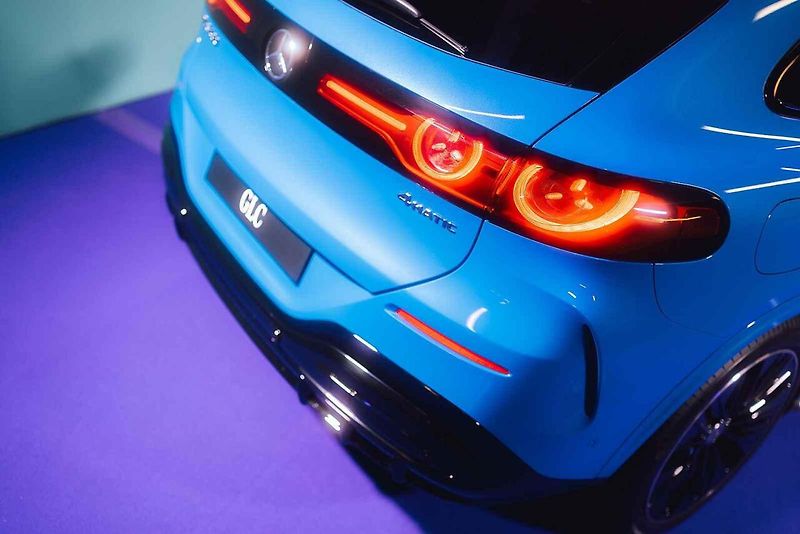 Mercedes-Benz letos odstartoval novou éru jako globální partner ženského tenisu (WTA). Své ambice v tomto sportu nyní potvrzuje i v České republice, kde v rámci ostravského turnaje představuje dvě klíčové novinky: novou generaci modelů GLB a GLC.