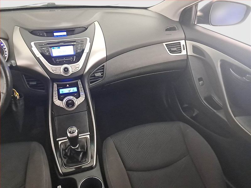 Hyundai Elantra (2012) 1.6, Tempomat, Park. senzory - fotka 8 z 20
