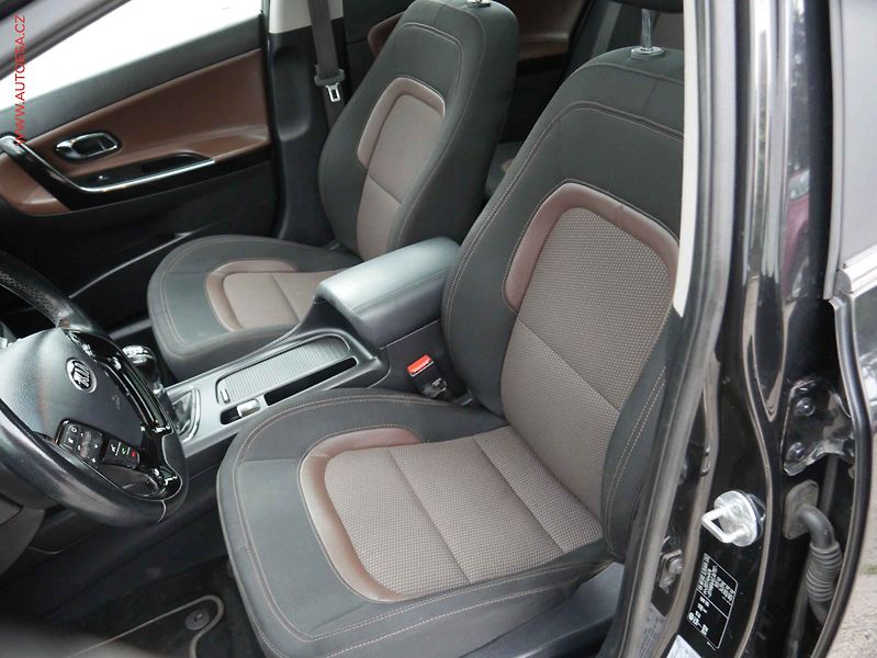 Kia Ceed (2014) 1.6 CRDi, Výhř.sed. - fotka 9 z 15