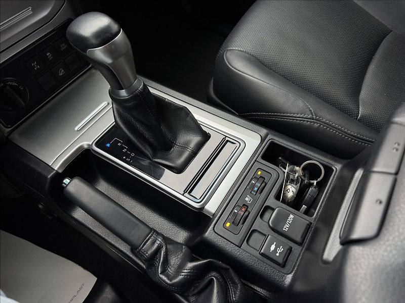 Toyota Land Cruiser 4,0   150 Prestige - fotka 19 z 28