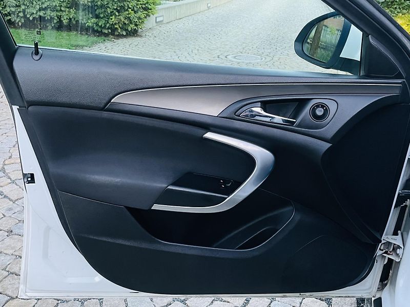 Opel Insignia 2.0CDTi MANUÁL TAŽNÉ SENZORY - fotka 28 z 36