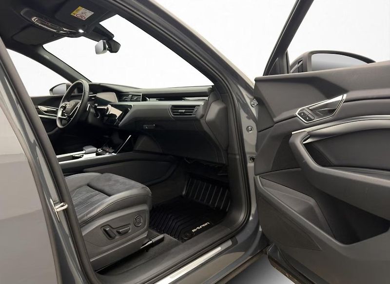 Audi Q8 e-tron 55 Quattro Kamera Tažné - fotka 21 z 36