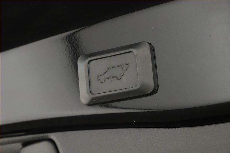 Toyota RAV4 (2020) 2.5 Hybrid - fotka 15 z 20