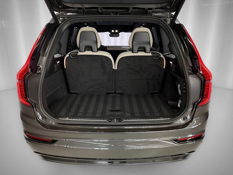 Volvo XC90 B5 AWD PLUS DARK, PANORAMA, H& - fotka 31 z 33