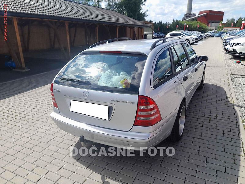 Mercedes-Benz Třídy C (2007) 1.8i, Panorama, AC - fotka 2 z 3
