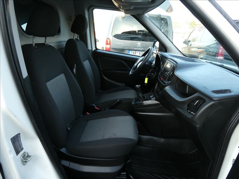 Fiat Dobló cargo 1,4 benzín/CNG SX L2H1,DPH,ČR - fotka 16 z 36