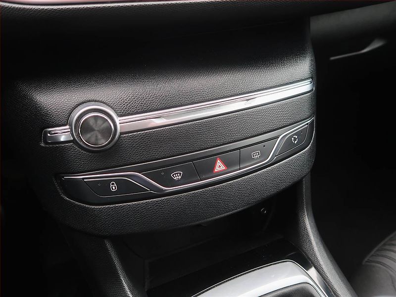 Peugeot 308 (2015) 1.6 e-HDi, Navi, Tempomat - fotka 20 z 20