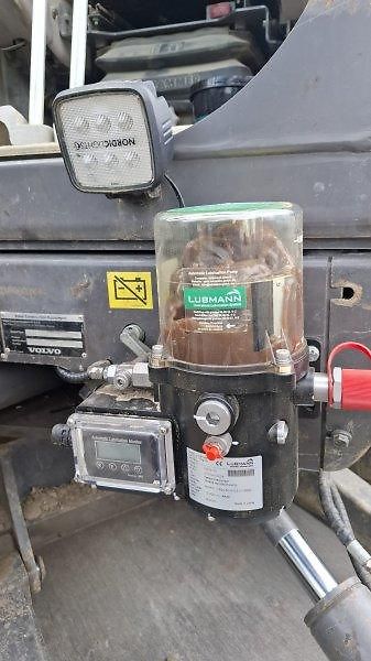 Volvo (2017) ECR50 minibagr +DRAPÁK 5lopat - fotka 7 z 10