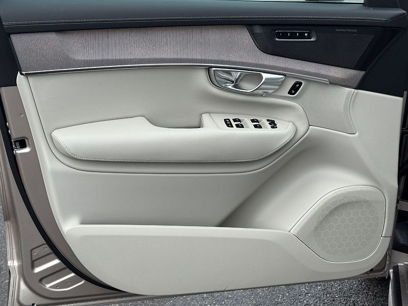 Volvo XC90 PLUS B5, 360°, VZDUCH - fotka 8 z 22