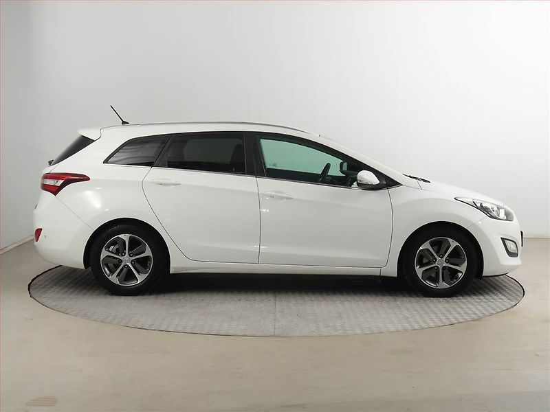 Hyundai i30 (2016) Style 1.6 GDI, Tempomat - fotka 6 z 16