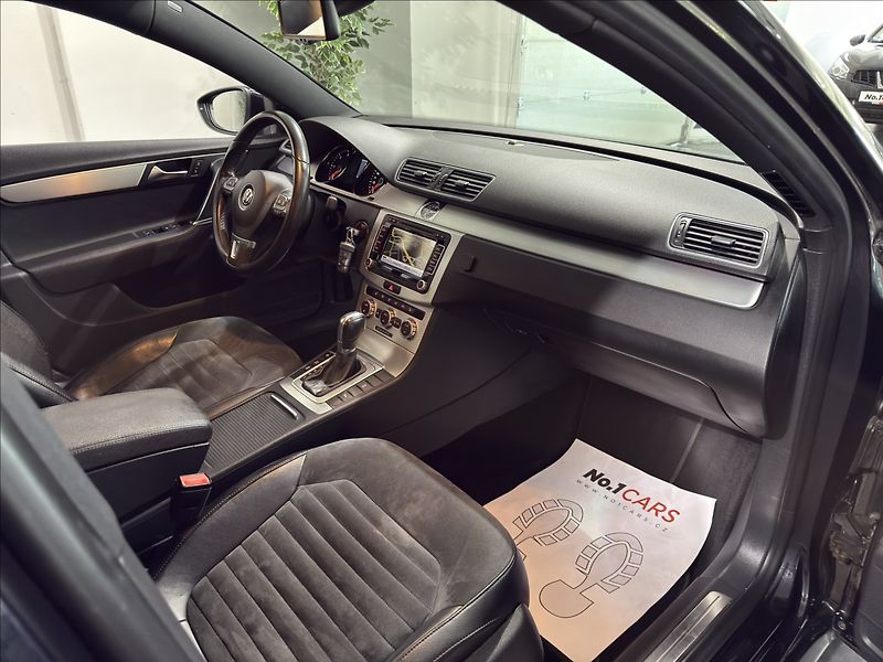 Volkswagen Passat 2,0   TDI DSG HIGHLINE BIXEN - fotka 22 z 42