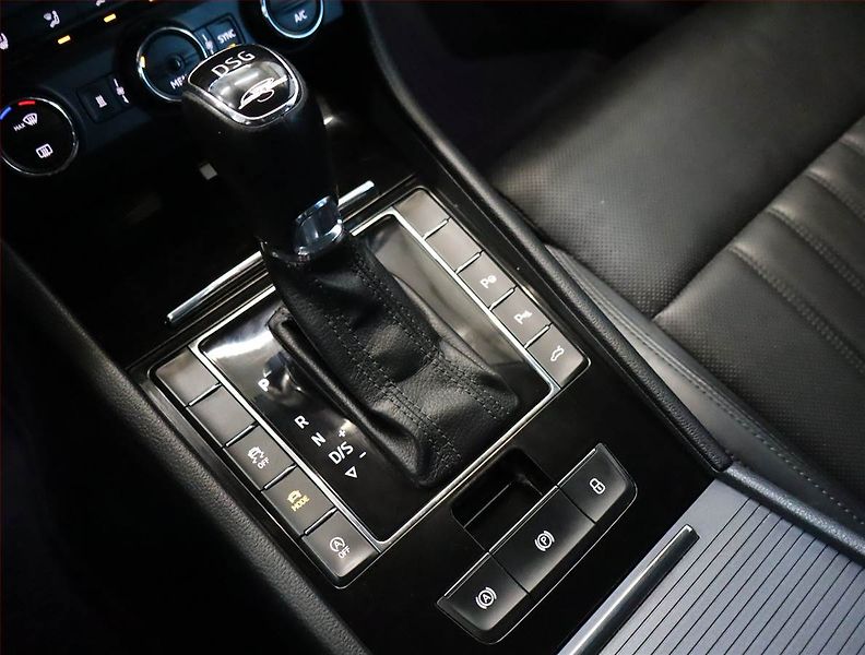 Škoda Superb (2016) Laurin&Klement 2.0 TDI, 4X4 - fotka 18 z 24